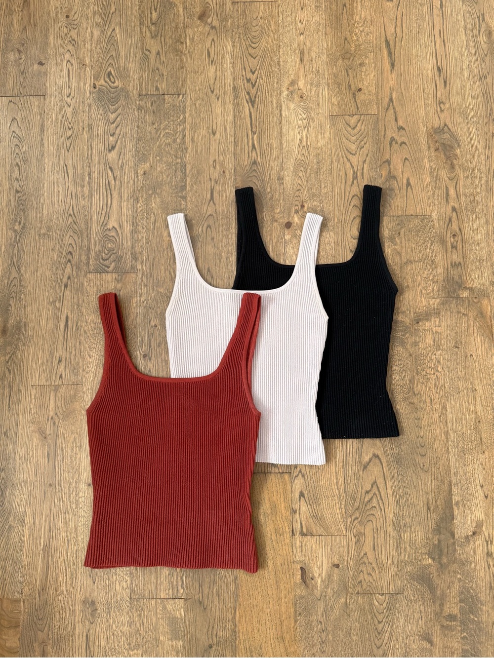 Aritzia Babaton Sculpt Tank